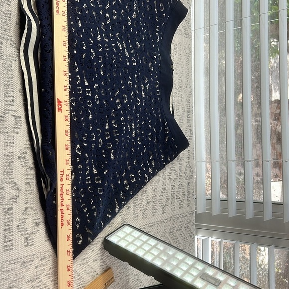 The Limited Black & Crème Stripes with Lace Overlay Skirt Sz 4 - Picture 9 of 10